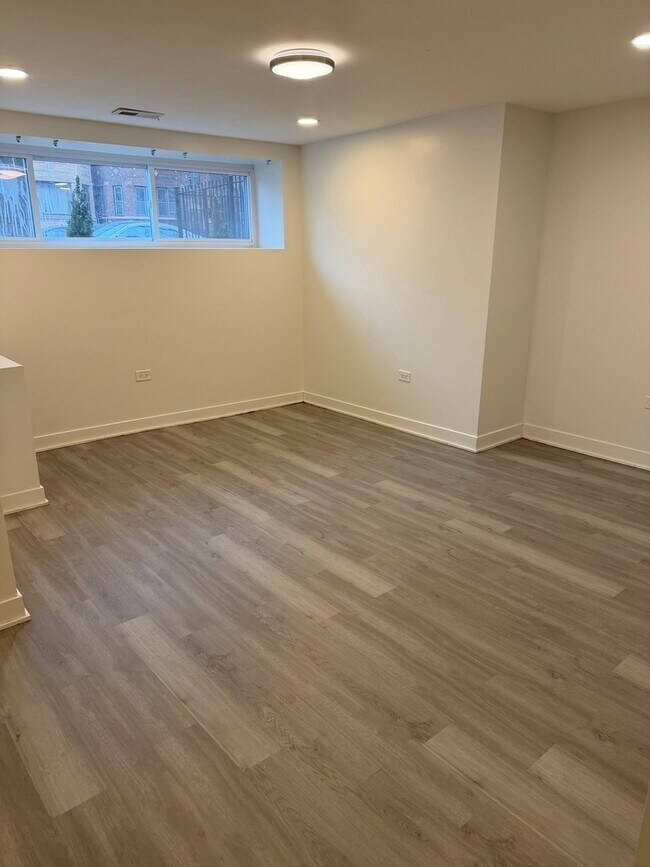 Building Photo - 8106 S Langley Ave