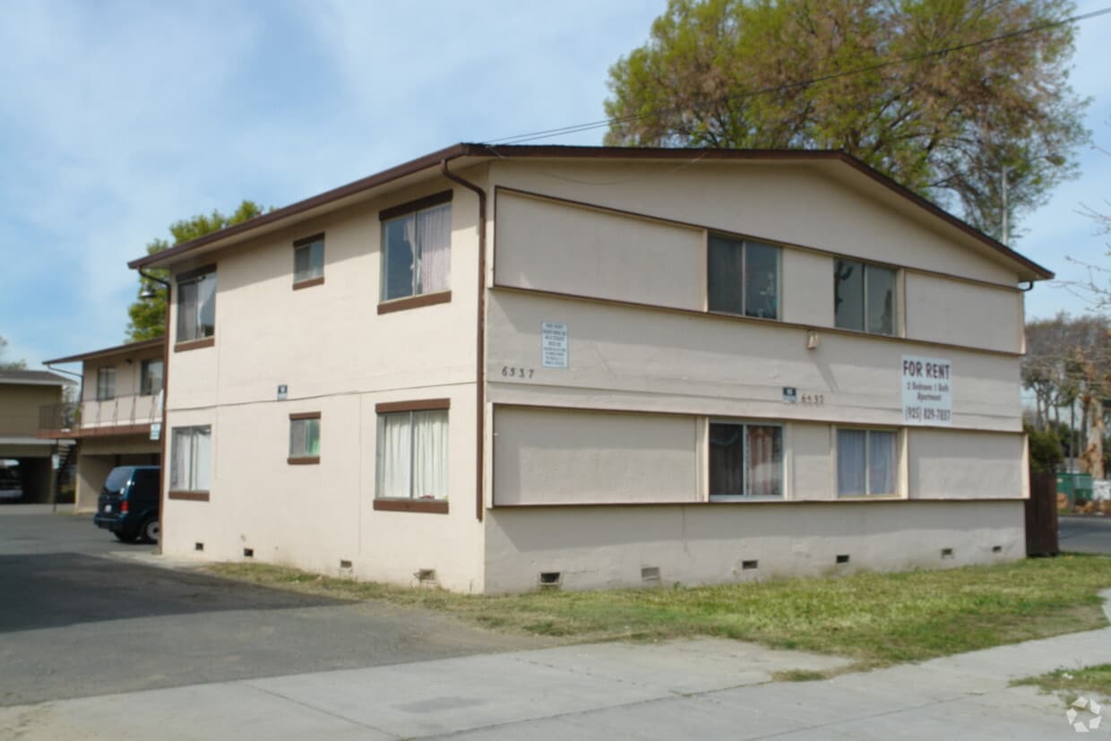 Building Photo - 6537 Graham Ave
