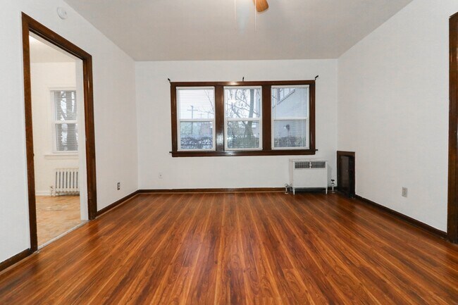 Foto del edificio - 335 E Broadway