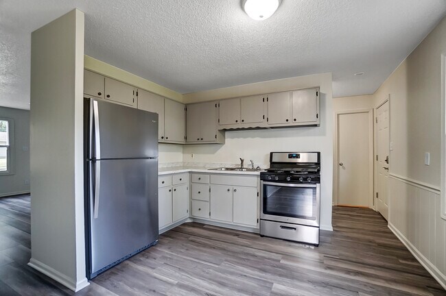 Foto del edificio - 1107 Larch Ln