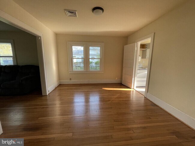Foto del edificio - 6013 Rosedale Dr