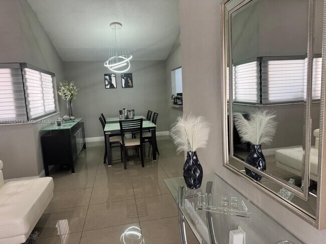 Foto del edificio - 12413 SW 200th Terrace
