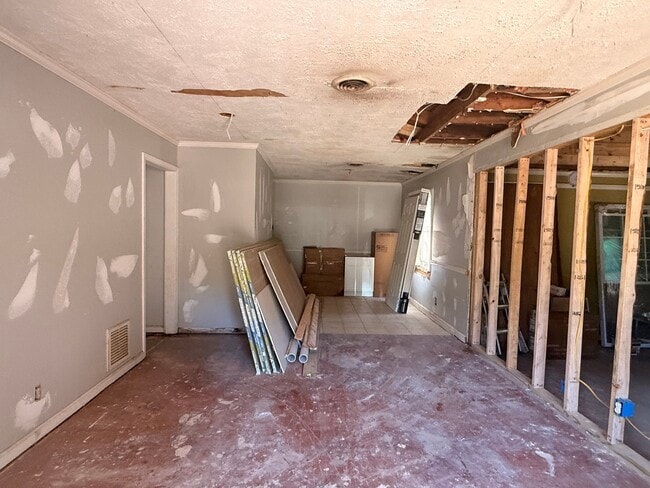 Building Photo - 713 Raines Dr