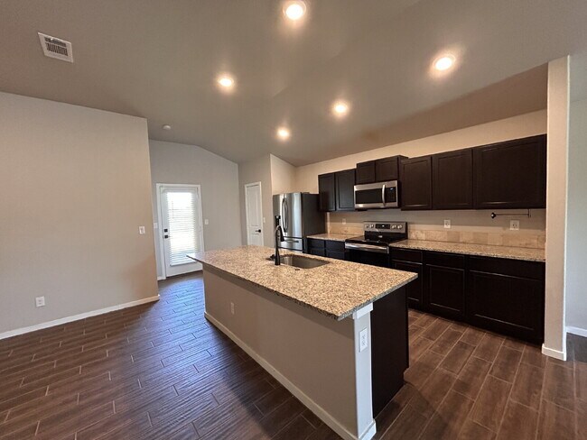 Foto del edificio - 3 bedroom 2 Bathroom.