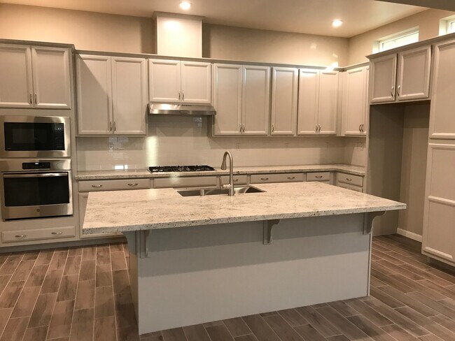 Foto del edificio - Stunning Like-New Rocklin One Story Home