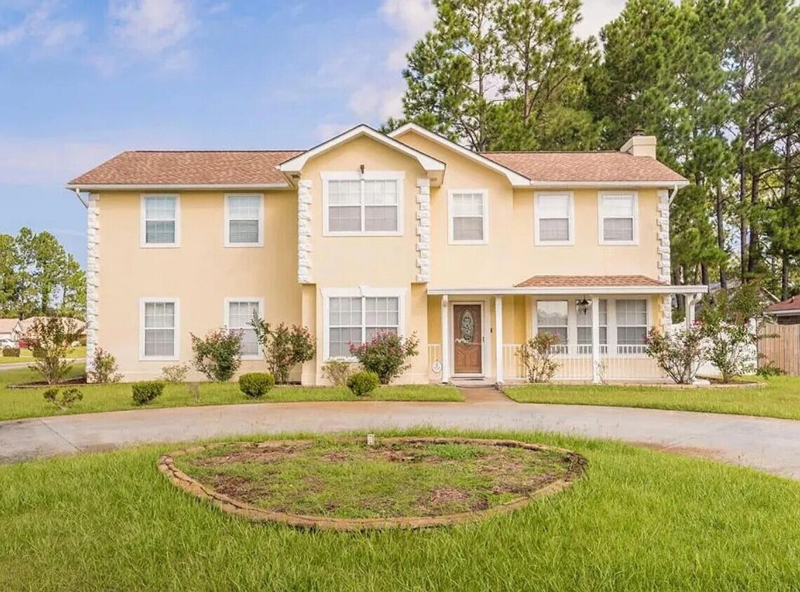 Building Photo - 1909 Stonehenge Dr