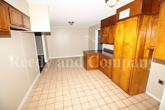 Building Photo - 3593 Voltaire Ave