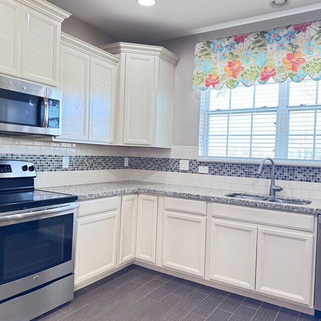 Foto del edificio - 3 bedroom rental in Cooley Station