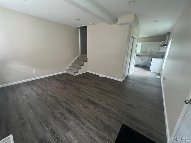 Building Photo - 115 W Cartwright Ave