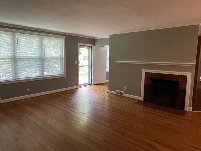 Foto del edificio - Beautiful 2 bed, 1 bath brick home! Located in Asheboro near McCrary Park!