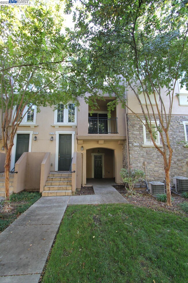 Foto del edificio - 4336 Fitzwilliam St