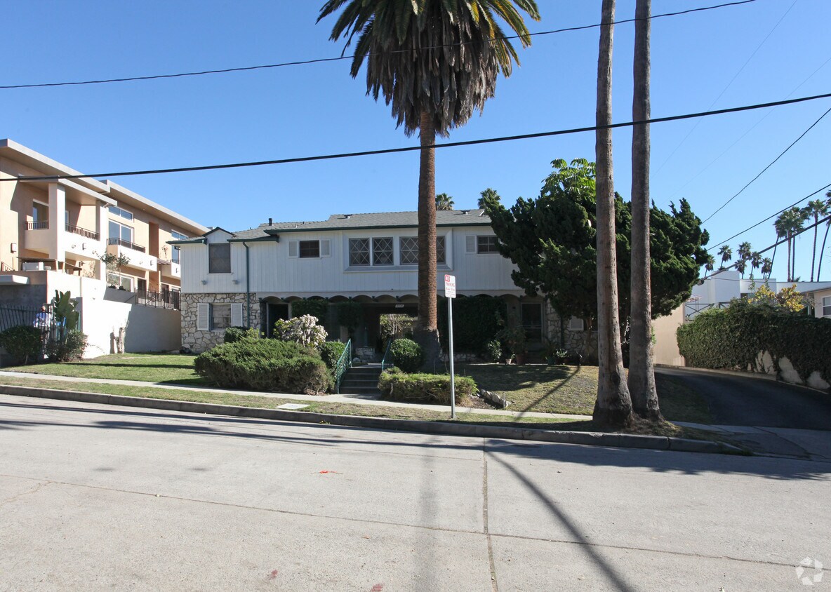 Building Photo - 2016 Dracena Dr