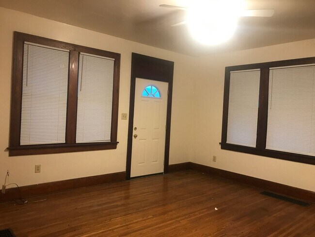 Building Photo - Cherry Street Duplex