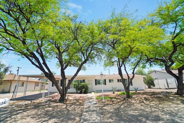 Primary Photo - Gorgeous Spacious 4 Bedroom Home with a Ma...