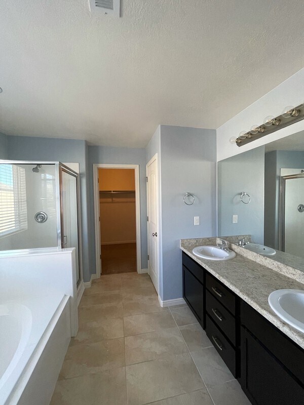 Foto del edificio - 1118 Stonehaven Dr