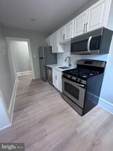 Building Photo - 210 E Maple Ave