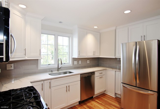 Building Photo - 3 br, 3 bath Condo - 14 Dora St Apt 1