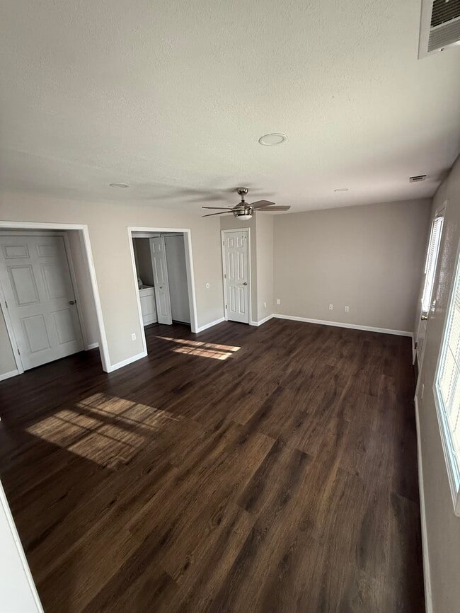 Building Photo - 706 Wilkes Dr