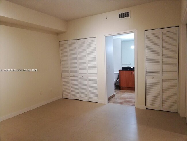 Foto del edificio - 300 S Biscayne Blvd
