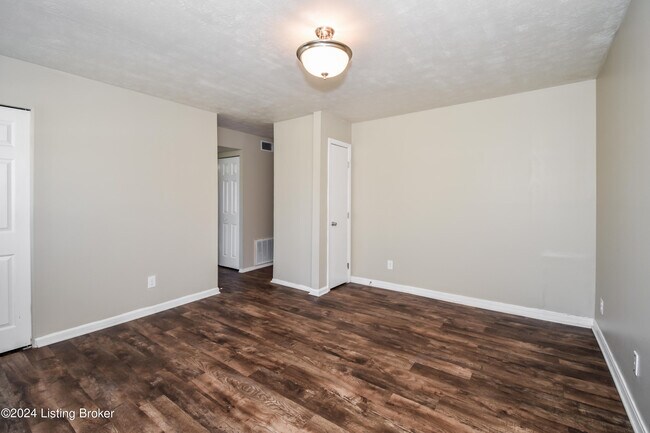 Building Photo - 5007 Invicta Dr