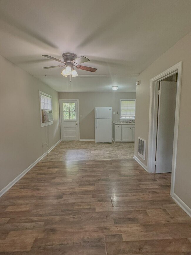 Building Photo - TN-120 Hadley