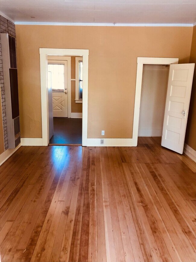 Foto del edificio - Historic Downtown Bend 1 Bed/1 Bath - NW Florida Ave