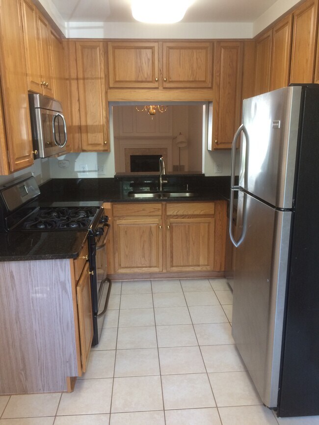 Foto del edificio - 7028 Falls Reach Dr