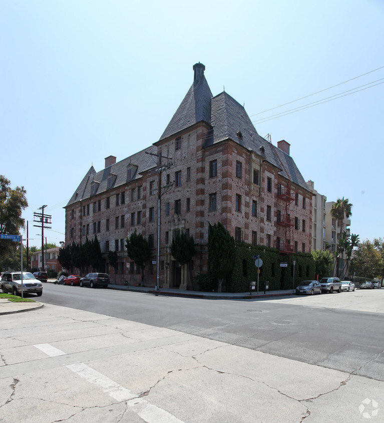 Primary Photo - Chateau Du-Val Apartments