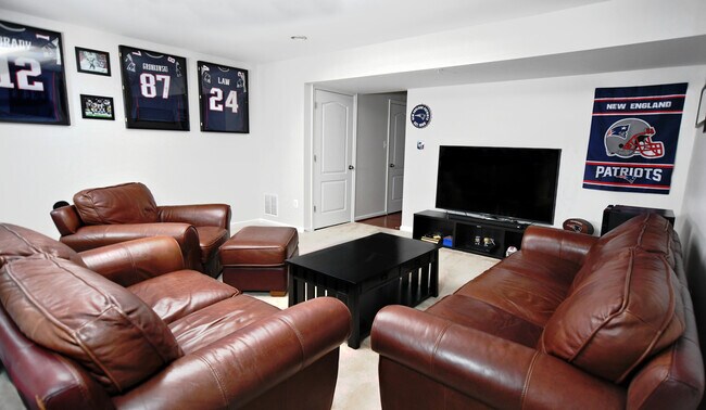 Building Photo - 7417 Willow View Ln