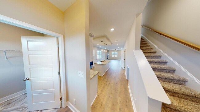 Foto del edificio - 3 bedrooms almost brand new house
