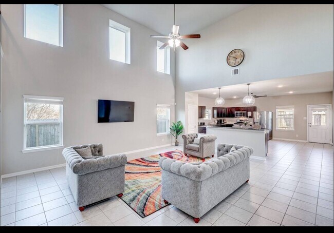 Foto del edificio - 5026 Fairwater Ct