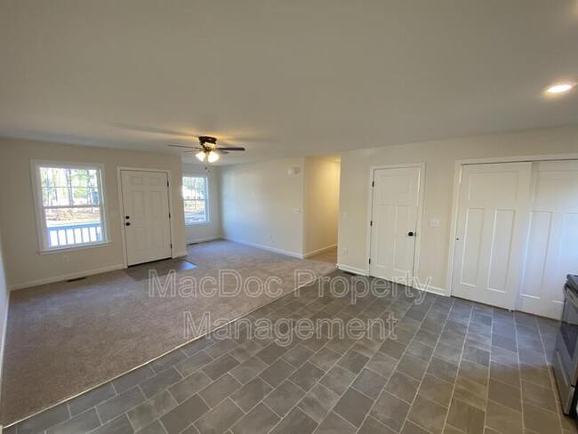 Foto del edificio - 64 Hickory Ln