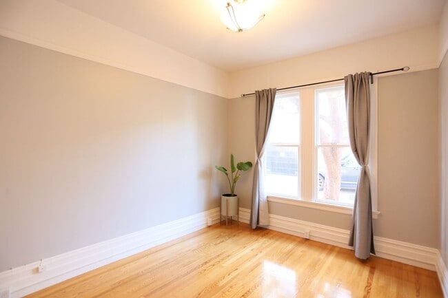 Building Photo - Bright and Spacious 3BR/1BA apartment in t...