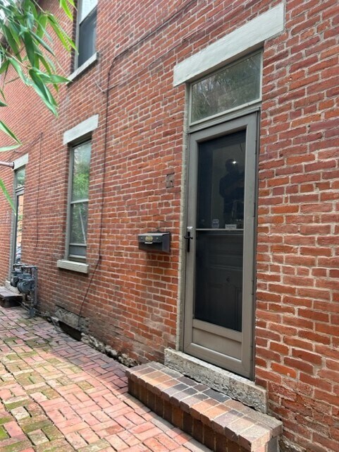 Building Photo - 533 City Park Ave