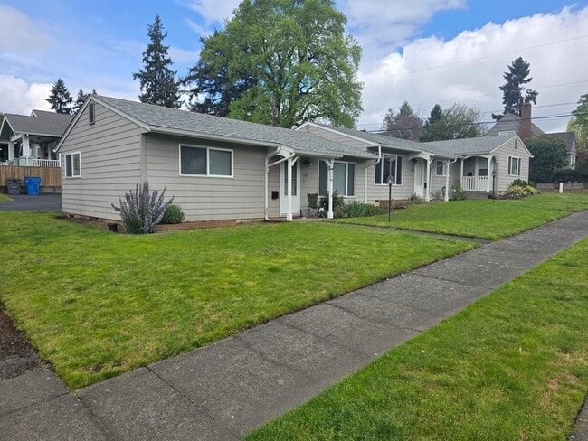 Building Photo - 700 E 22nd St