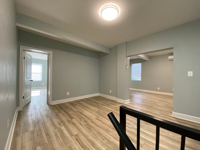 Building Photo - 301 S Conkling St