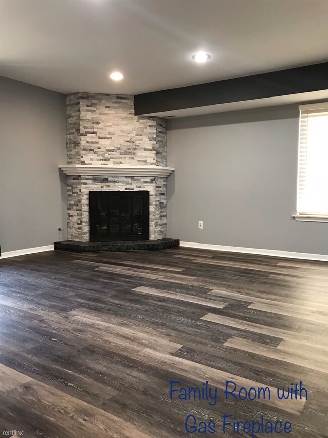 Building Photo - 41648 Bedford Dr