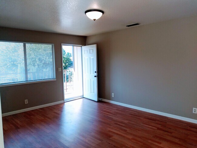 Living Room - 911 Marlene St