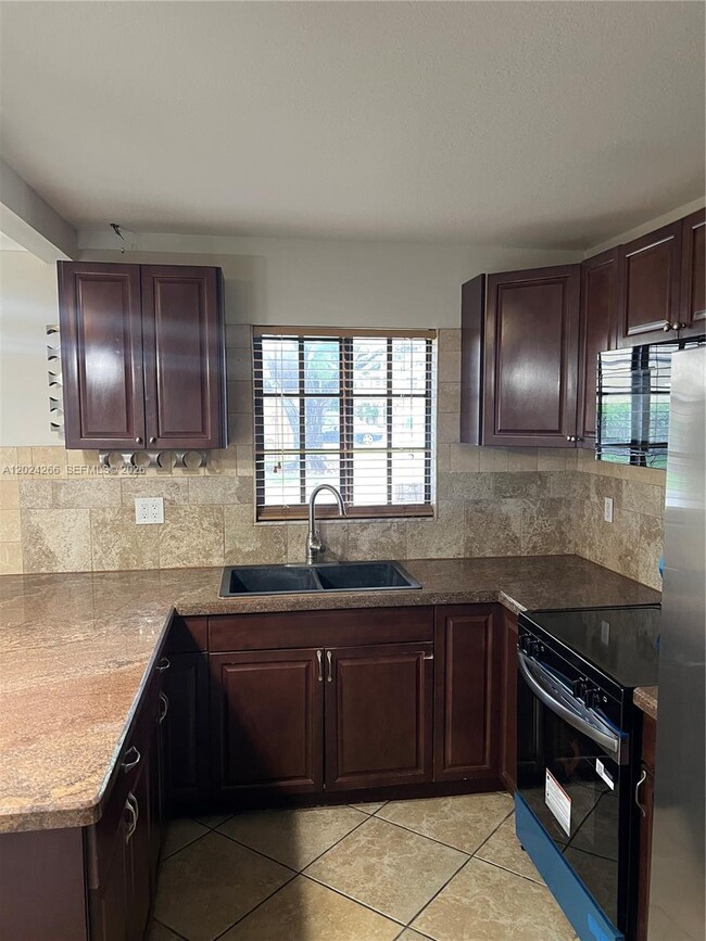 Foto del edificio - 1126 NE 209th Terrace