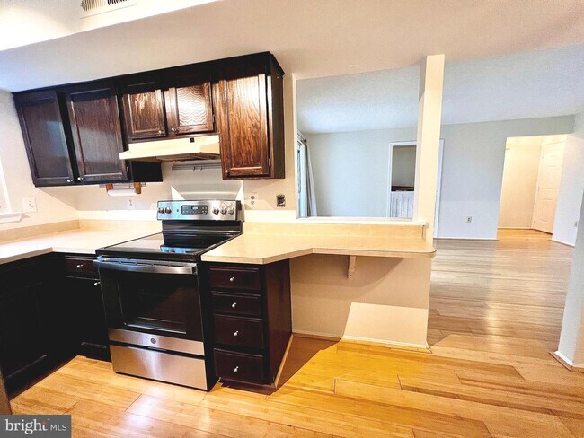 Building Photo - 7723 Inversham Dr