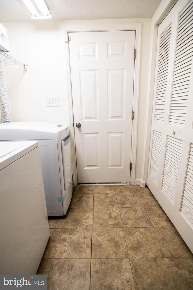 Foto del edificio - 1516 Martock Ln