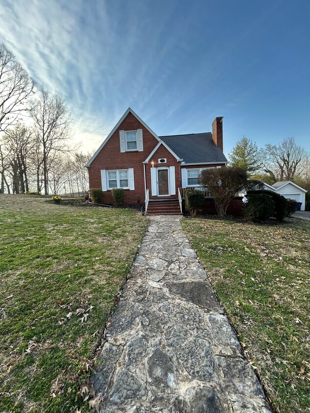 Primary Photo - 1148 Lake Dr