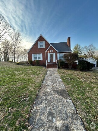 Building Photo - 1148 Lake Dr