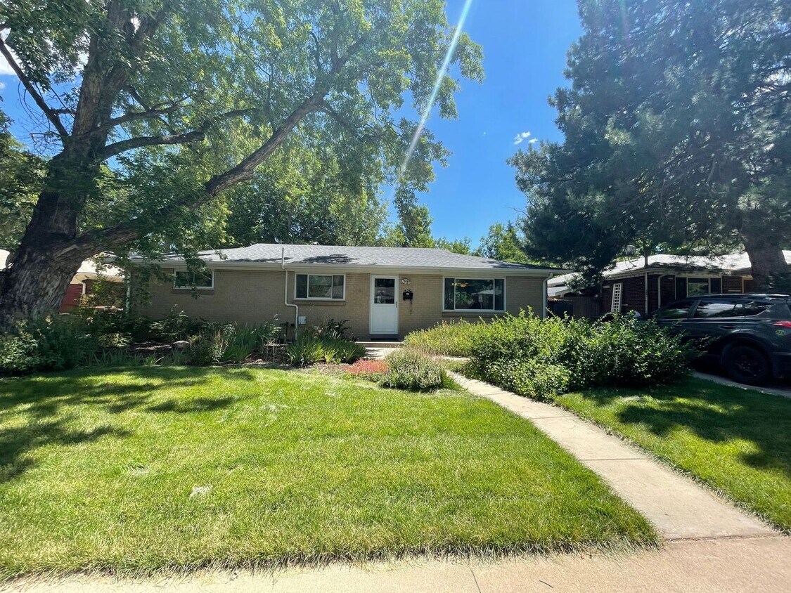 Primary Photo - BOULDER HOME 5 BEDROOM, 3 FULL BATHS GREAT...
