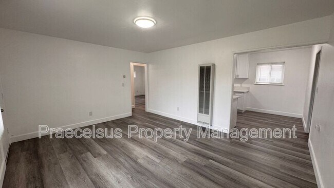 Foto del edificio - 8235 Alton Dr