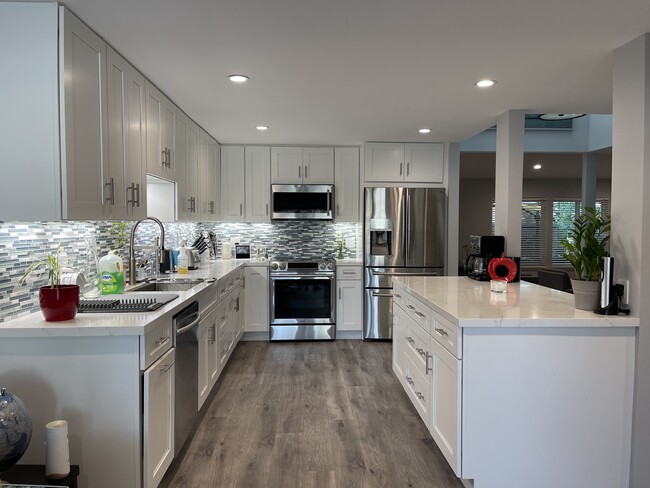 Fully Upgraded Kitchen - 10155 Larwin Ave