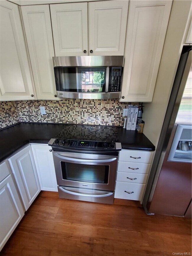 Foto del edificio - 972 Sierra Vista Ln