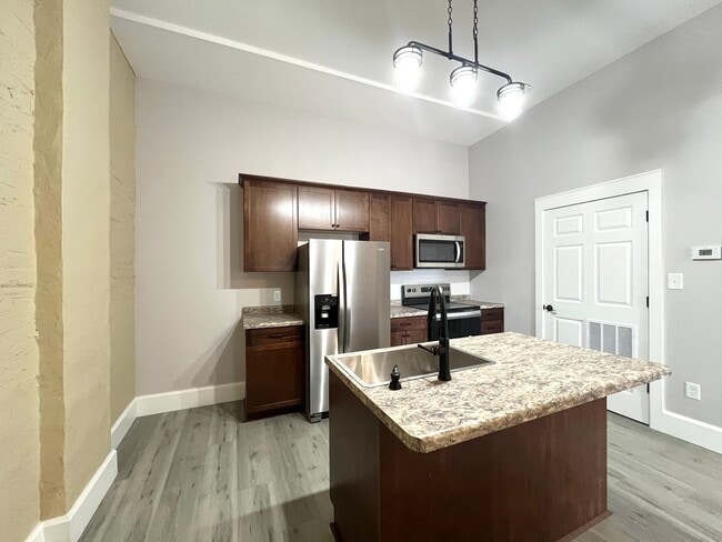 Building Photo - 2 Bedroom/1 Bathroom Unit in Delavan!