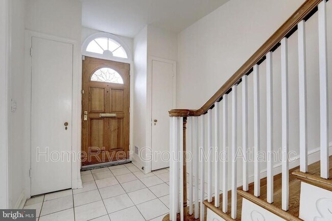 Foto del edificio - 3315 Dent Pl NW