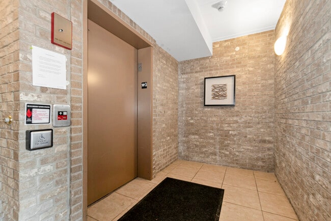 Foto del edificio - 14130 Sheffield Dr